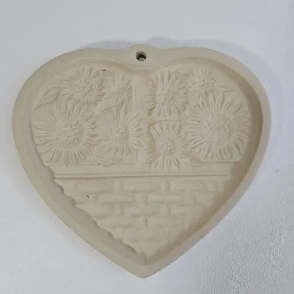 VTG 1994 Pampered Chef 6” Stoneware Sunflower‎ Basket Heart Cookie Mold Made USA