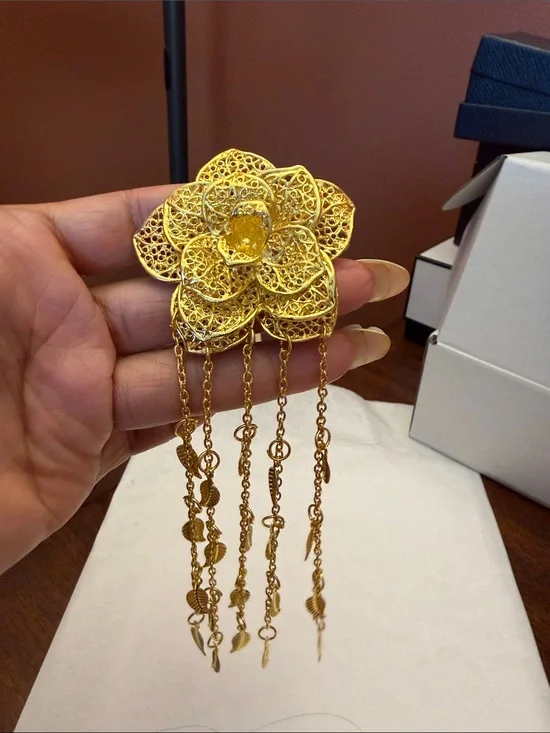 Gold Filigree Flower Tassel Brooch - Elegant Women's Jewelry