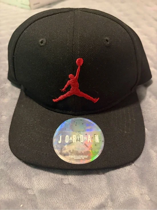 Infant Black Cap with Red Jumpman
