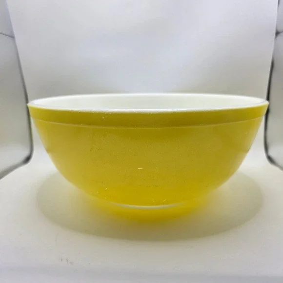 Vintage Pyrex 404 Yellow Mixing Bowl 4 Quart Opal Glass Made in USA MCM Retro