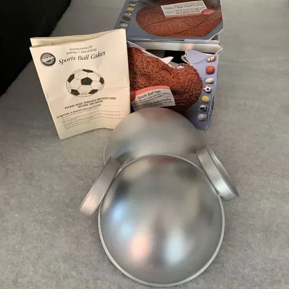 Wilton 3D Sports Ball Pan 2105-6506 With Instructions