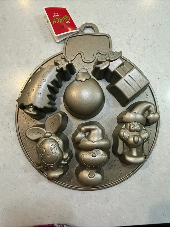 Grinch Holiday Character Cake Pan - Metallic Gray Kids Baking Mold never used