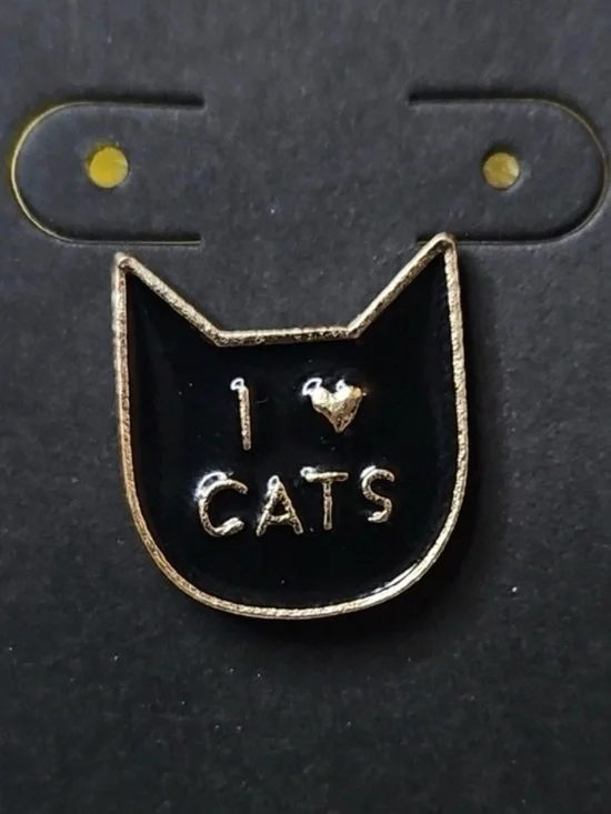 Black Cat-Shaped Enamel Pin - I ♥ Cats