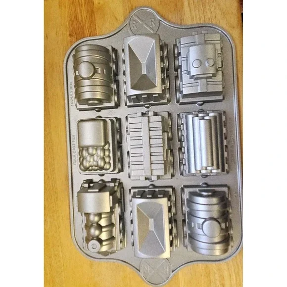 Collection Train Muffin Pan Cake Nordic Ware Bundt Bakeware Cast Aluminum 5 Cups