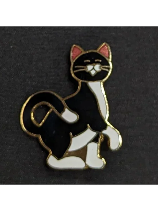 Black & White Cat Enamel Pin Gold Tone Back Signed Gift Creations Vintage Jewelr