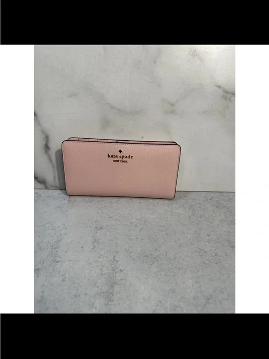 KATE SPADE Madison Large Slim Bifold Wallet Conch  Pink (650)Saffiano Leather