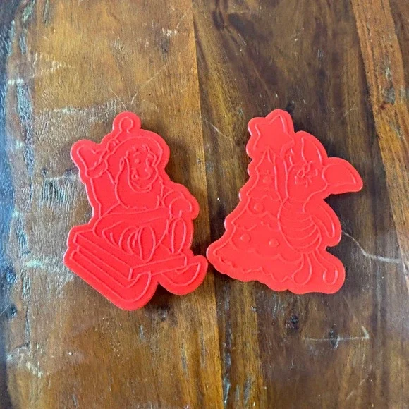 Vintage Disney Winnie the‎ Pooh Christmas Cookie Cutters Tigger Piglet Red 2pc