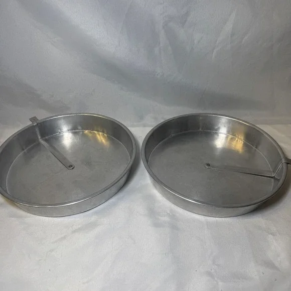 Vintage Set of 2 Aluminum Round Cake Pans with Easy Release Cutter Arm Silver