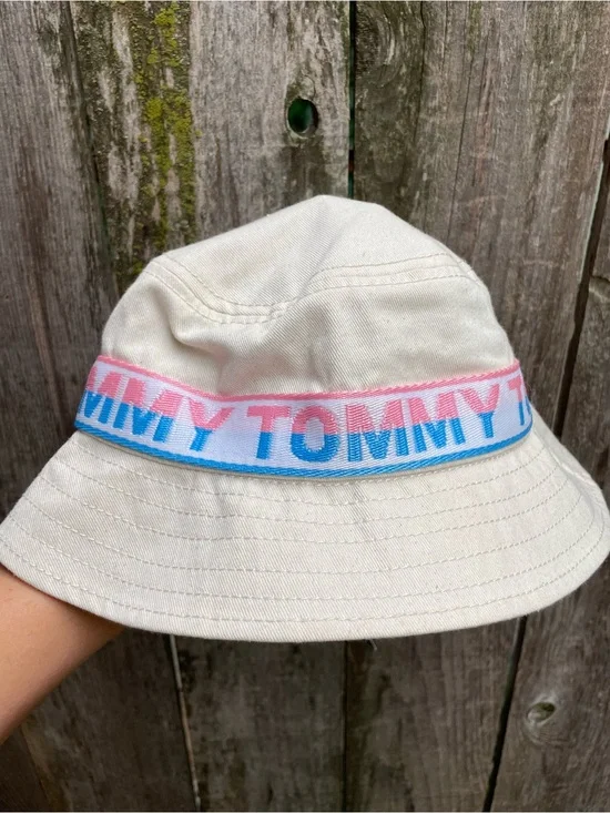 Tommy Hilfiger Cream Bucket Hat with Pink & Blue Logo