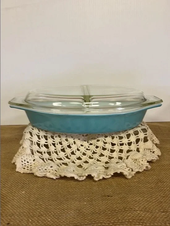 PYREX Vintage Turquoise Oval Divided Casserole Dish with divided clear glass lid