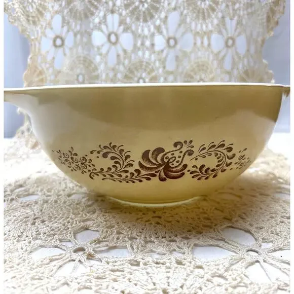 Vintage Pyrex Homestead Cinderella Mixing Bowl Folk Art Country Kitchen 70s/80s