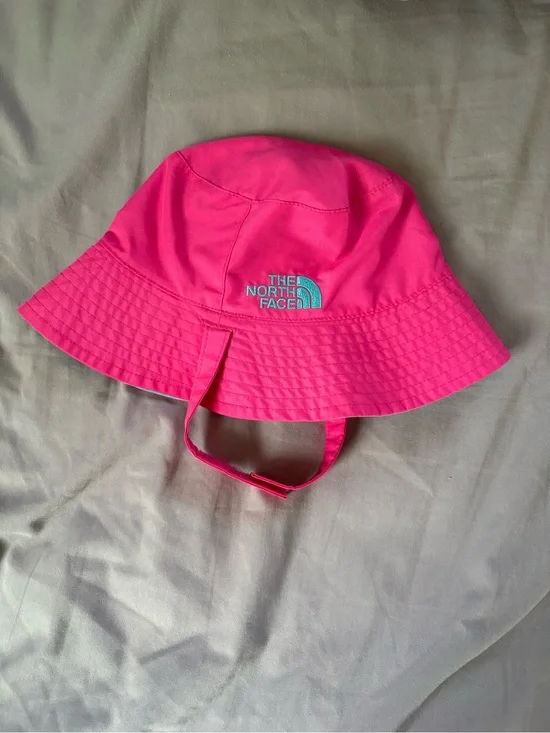 The North Face Kids Hot Pink Bucket Hat with Chin Strap