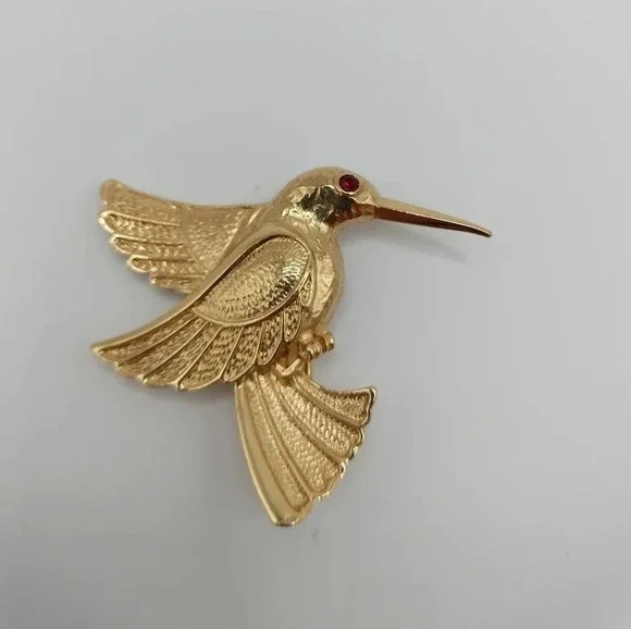 Gold Tone Fashion Hummingbird Red Rhinestone Accent Brooch Pin 1 3/4