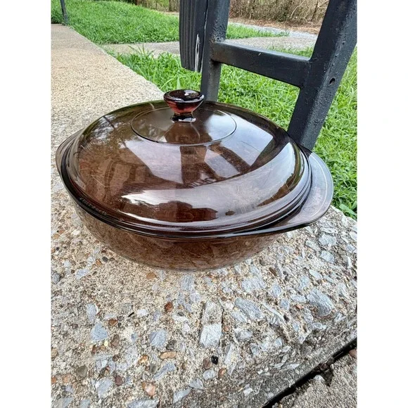 Vintage Pyrex Visions Amber Brown Glass Casserole Dish 2L Round Baker w Lid 024