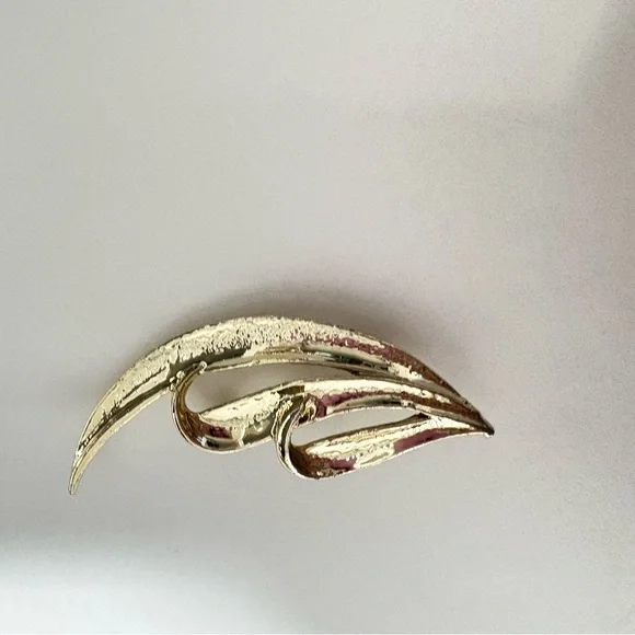 Vintage Gold-Tone Leaf Brooch