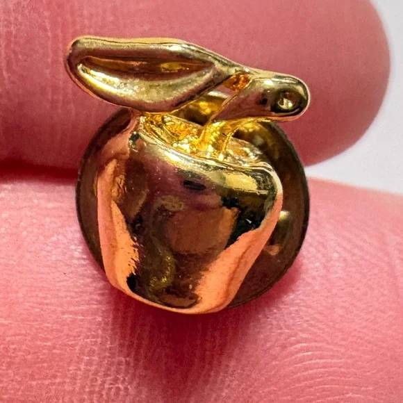 Vintage Gold plated Apple pin Brooch