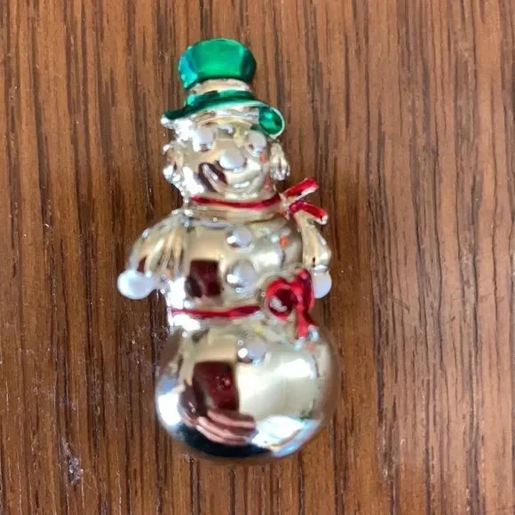 Small gold tone Christmas snowman brooch pin‎