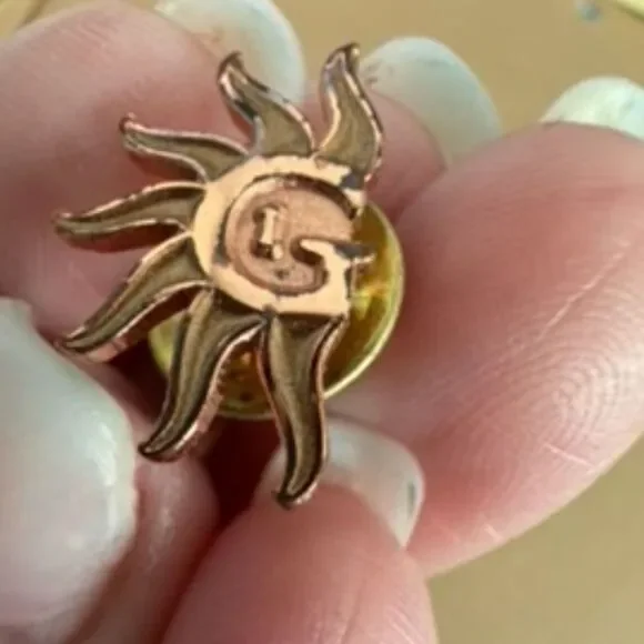 gold starburst design G1 lapel pin