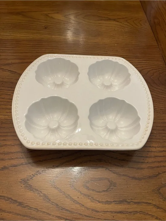 Princess House Pavilion White Mini Fluted Cake Pan