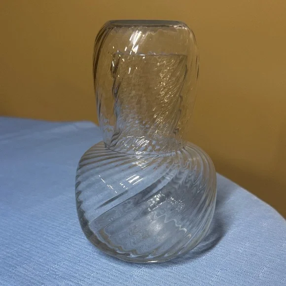 Clear Twisted Glass Vase - Home Kitchen