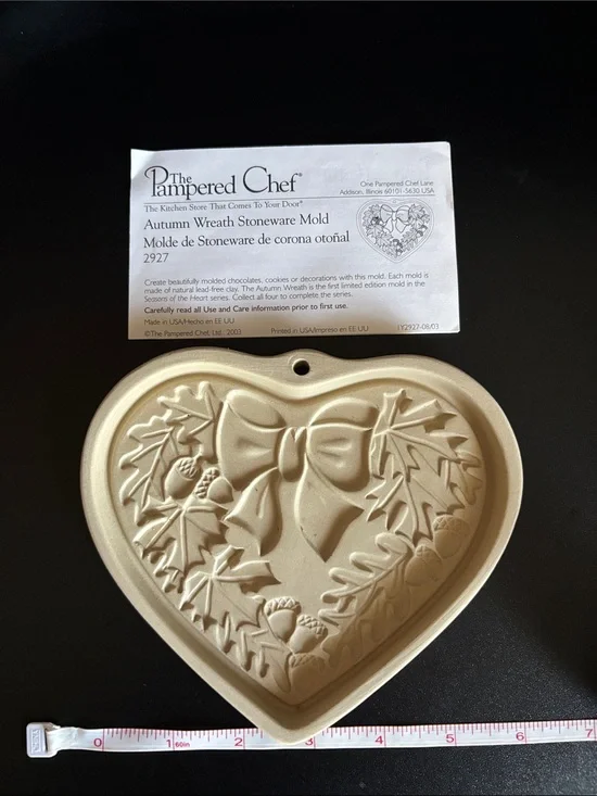 The Pampered Chef Beige Heart Autumn Wreath Stoneware Mold