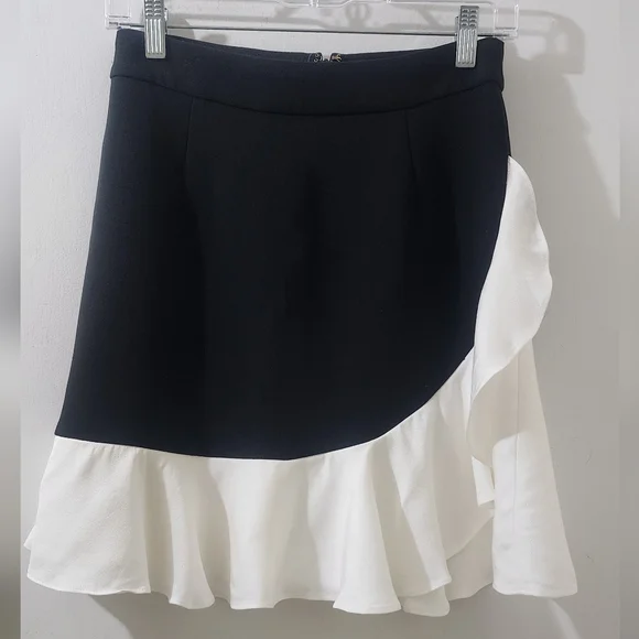 Kate Spade Black‎ and White Asymmetrical Skirt, Size 0.