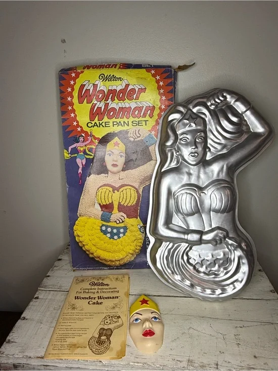 Wilton Wonder Woman Cake Pan Set - Silver Aluminum Mold with Colorful Box Art