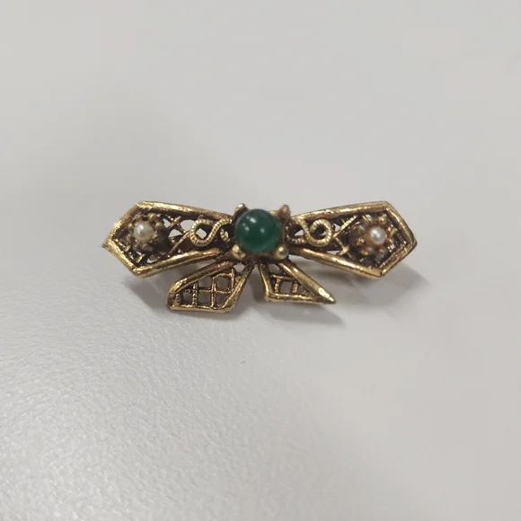 Vintage Gold Filigree Bow Brooch Pin Green Cabochon Pearl Accents Victorian MCM