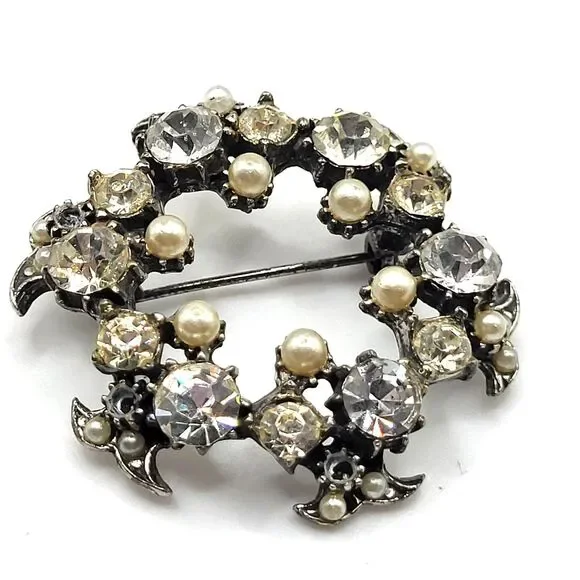 Vintage Gunmetal Pearl Rhinestone Schreiner Style Wreath Brooch Pin 2in