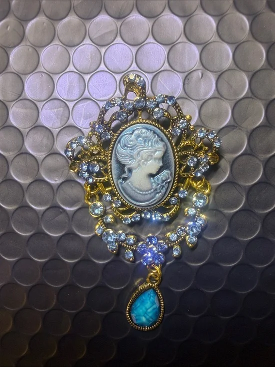 Vintage-Inspired Gold Cameo Pendant Necklace with Blue Teardrop