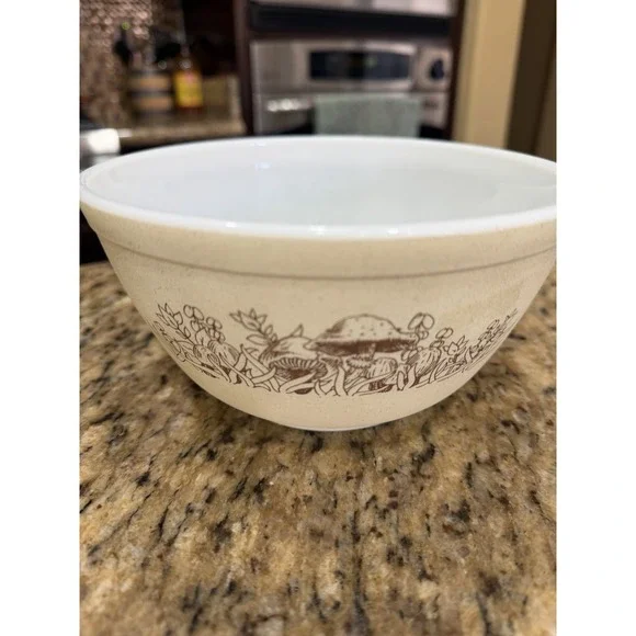 Pyrex - Vintage Forest Fancies Mushroom Woodland 402 1.5-QT Mixing bowl