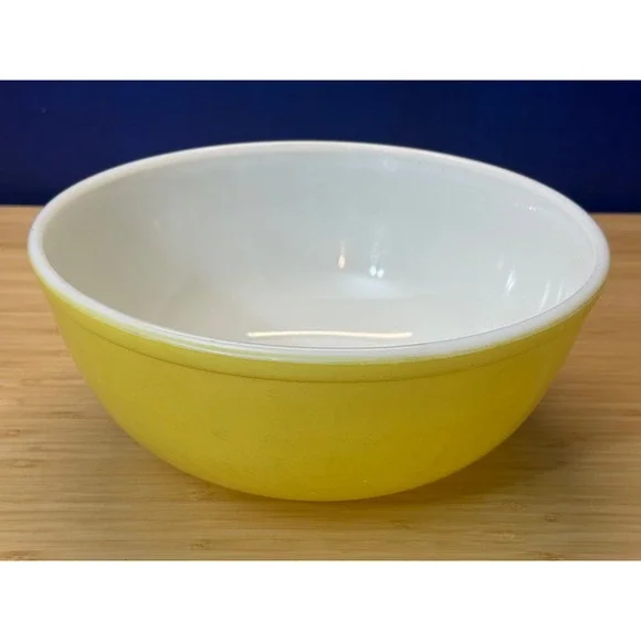 Vintage Pyrex 404 Yellow Mixing Bowl 4 Quart Primary Colors Opal Glass USA Made