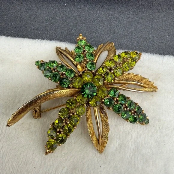 Vintage Rhinestone Brooch Gold Tone Green Sparkle READ
