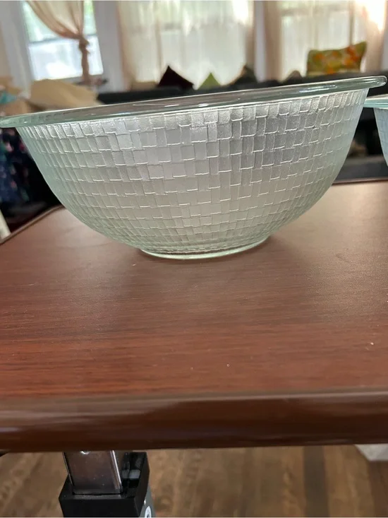 NOS Pyrex basket weave set of 3 mixing bowls #325, 323, 322. Beautiful