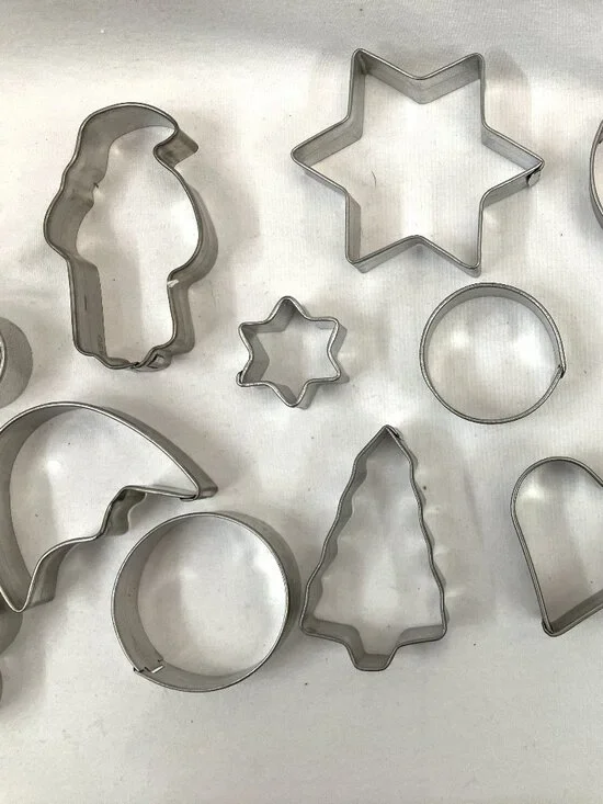Wilton Holiday Vintage Metal 18 Piece Cookie Cutter Set