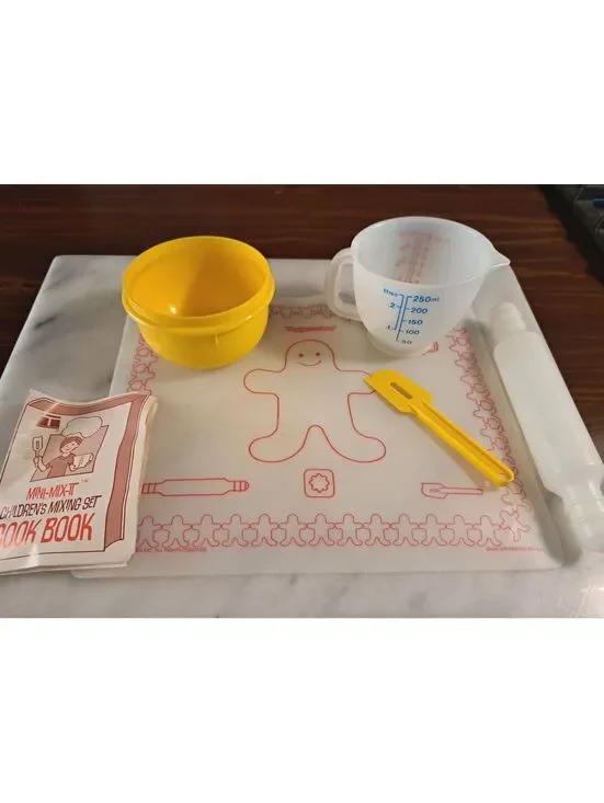 Vintage 1980's 6 Pc Tupperware Mini-Mix-It Children's Mixing/Baking Set