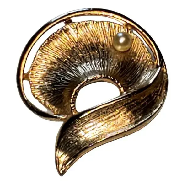 Gold Tone Swirl Faux Pearl Brooch Pin 1.5