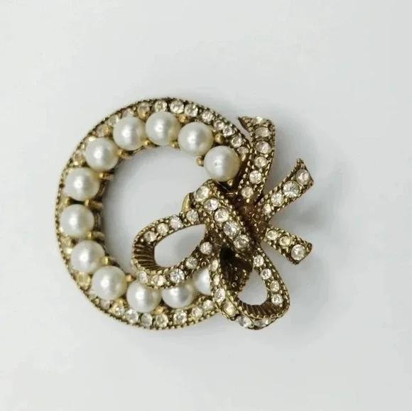 Stylish Antique Gold Tone Faux Pearls and Rhinestone Accents Bow Pin Brooch
