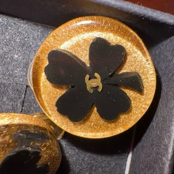 Pre owned lucky clover chanel earring resin cover clip Earrings