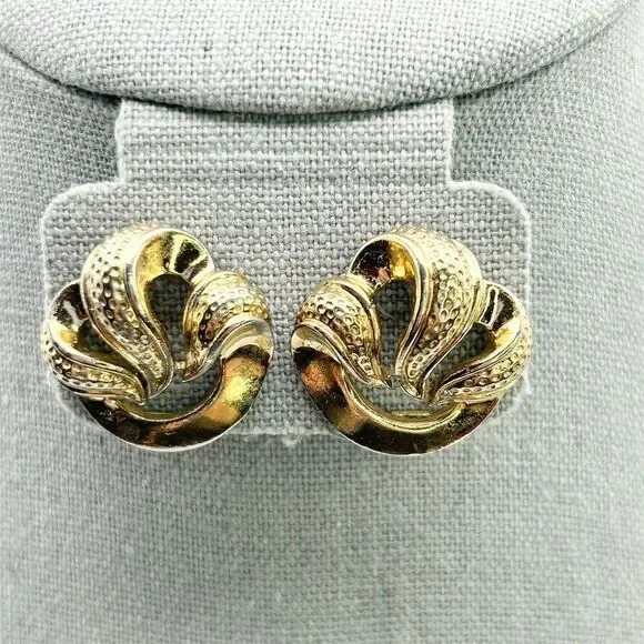 Vintage Crown Trifari Gold Tone Swirl Leaf Fire Clip-On Earrings Signed Classic