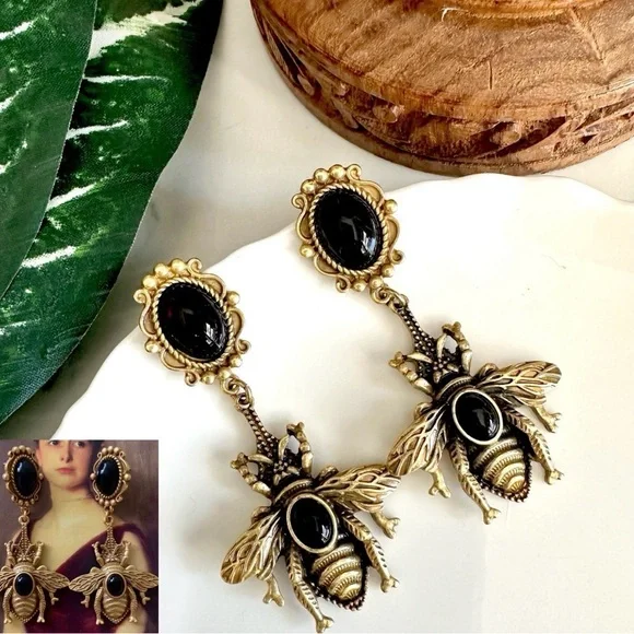 Victorian Bee Gold Tone Earrings Bumblebee Baroque Black Stone Vintage Style NEW