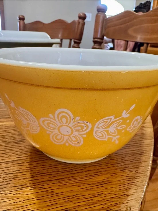 Vintage Pyrex Yellow Blossom Mixing Bowl (small)
