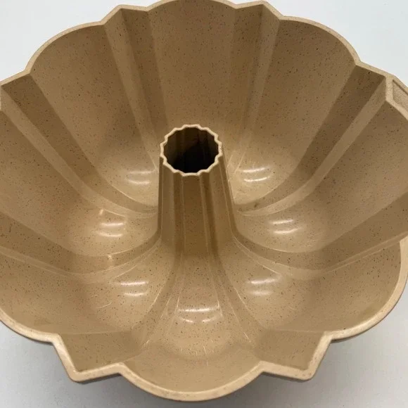 LittonWare‎ Simu-Stone Fluted Bundt Cake Pan Tan Speckled 38285 Vintage USA Oven