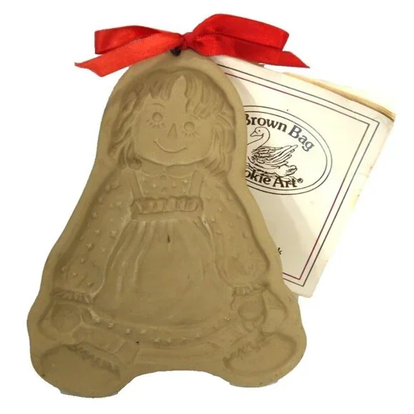 Vintage BROWN BAG COOKIE ART 1985 stoneware cookie mold Raggedy Ann 5 x 7