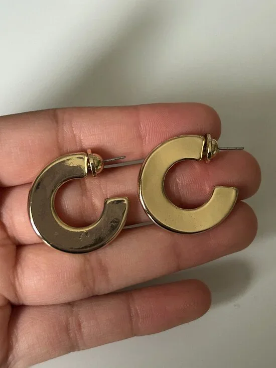 Zara Chunky Gold-Tone Brass Hoop Earrings Clean Girl Minimalist 90s Quiet Luxury
