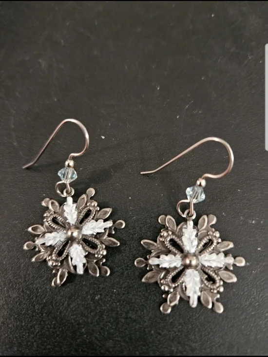 Snowflake dangle earrings
