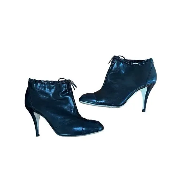 Chanel Interlocked CC Cap Toe Black Leather Ruffle Bow Ankle Boot Heels 38.5