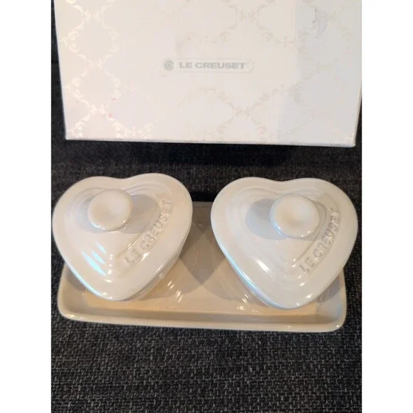 Le Creuset Petite Ramekin Heart Set Of 2. Pearlized White D'Amour 910223-00