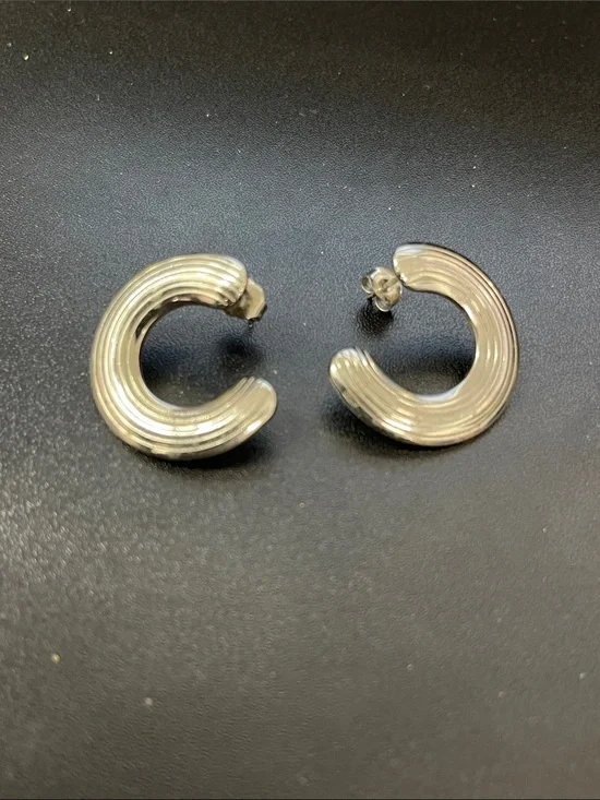 Classic Silver Ribbed Hoop Earrings - Timeless Women's Jewelry