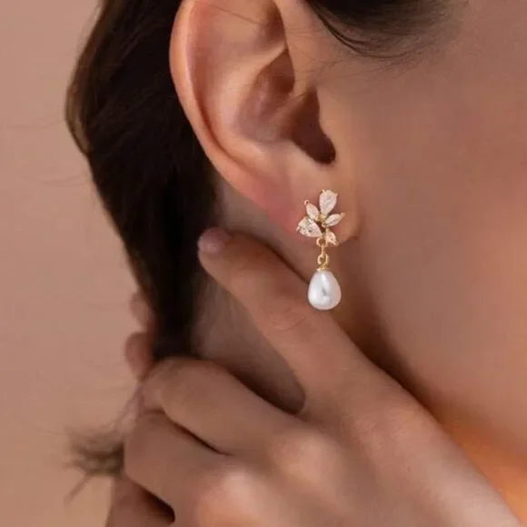 Pearl Drop Earrings M1312